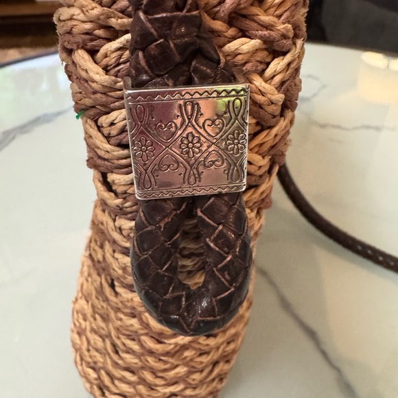 Brighton woven straw crossbody bag. - Picture 4 of 10